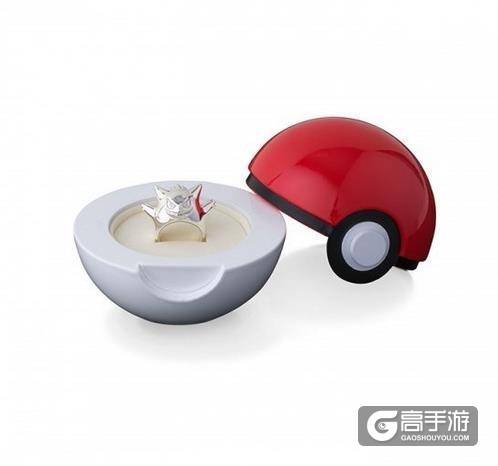 精灵宝可梦推小精灵饰品：售价2400 喷火龙霸气外露