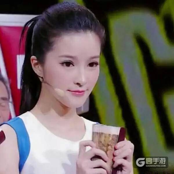 美女玩《王者荣耀》遇“痴汉”关羽 全程盯杀被怼哭！