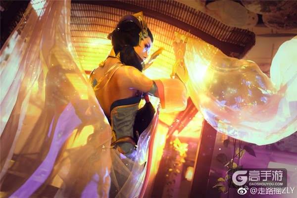 霓裳羽衣 异域风情！美女主播COS农药新英雄杨玉环