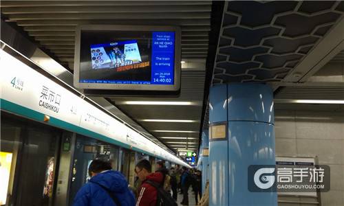 3个城市地铁，5个城市公交，32093块视频终端，“在路上”的《光影对决》