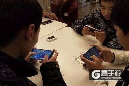 老师发文怒对王者荣耀，学生泪流满面控诉：“我控制不住自己啊”