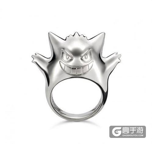精灵宝可梦推小精灵饰品：售价2400 喷火龙霸气外露