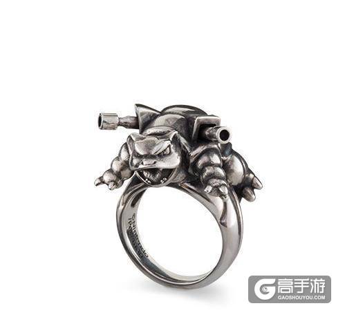 精灵宝可梦推小精灵饰品：售价2400 喷火龙霸气外露