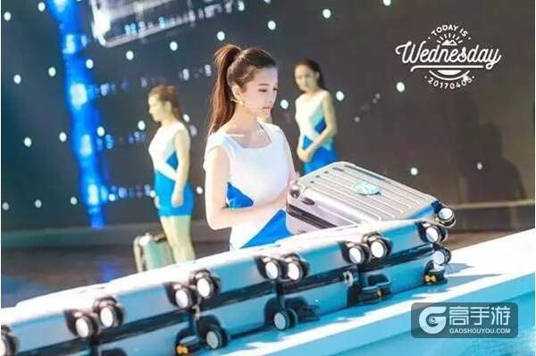 美女玩《王者荣耀》遇“痴汉”关羽 全程盯杀被怼哭！