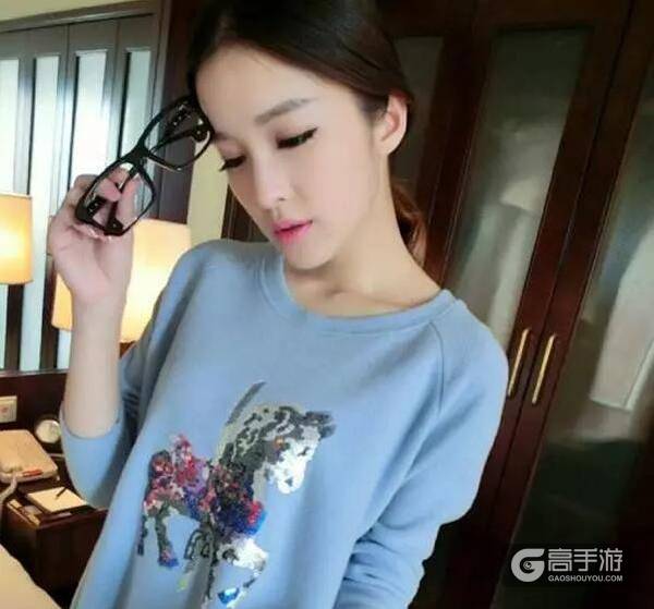 美女玩《王者荣耀》遇“痴汉”关羽 全程盯杀被怼哭！