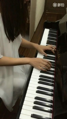 你们没见过的电竞女神小苍《去月球》钢琴曲首show