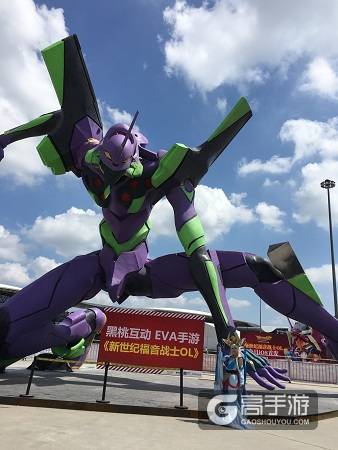 风靡朋友圈黑桃EVA全球最大初号机成自拍达人