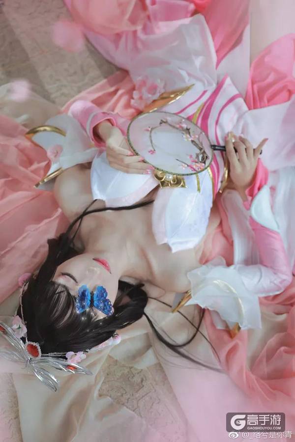 王者荣耀cos秀：甄姬小姐姐游园惊梦，人美腿长气质佳
