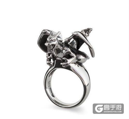 精灵宝可梦推小精灵饰品：售价2400 喷火龙霸气外露