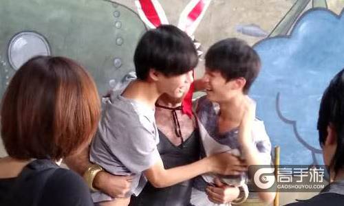 《十万个冷笑话2》MV片场揭秘，捕捉“哪吒”的性感
