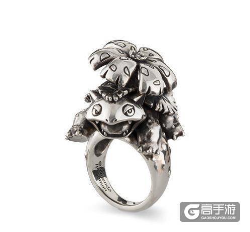 精灵宝可梦推小精灵饰品：售价2400 喷火龙霸气外露
