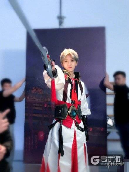 王者荣耀李白COS：第一不忍直视 最后颜值担当！