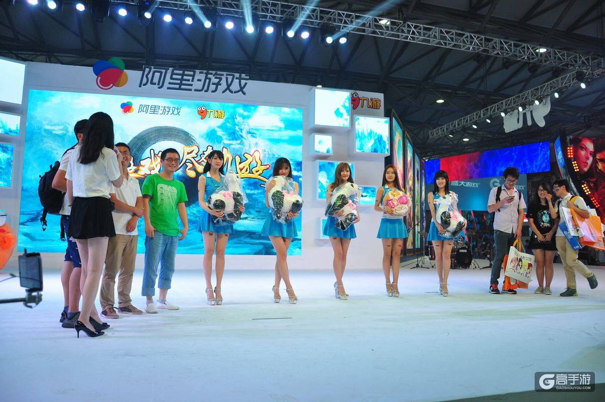 2016ChinaJoy正在直播 快来跟高手游一起看showgirl