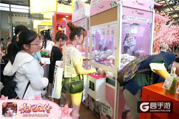 《熹妃Q传》ChinaJoy首日华丽开场 欢声笑语乐游园