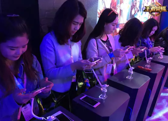 王者荣耀参展TGC   策划萌妹陪你玩嗨翻天