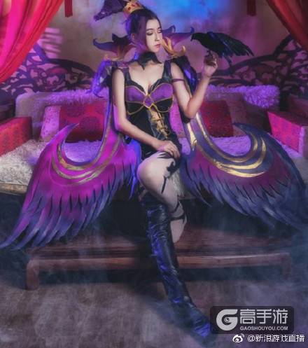 王者荣耀cos秀：女王驾到，还不快来接驾，不臣服就吸你的血！