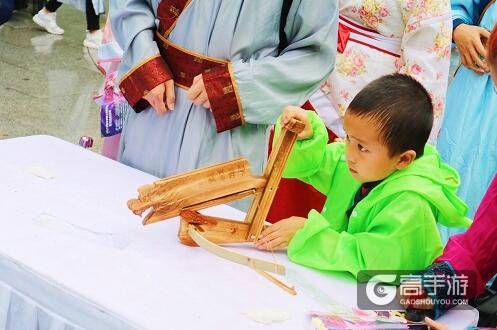 《三国杀》大玩穿越 宋城嘉年华雨中感动落幕