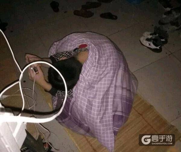 北京一学校学生昼夜玩王者荣耀白天睡，夜战天亮