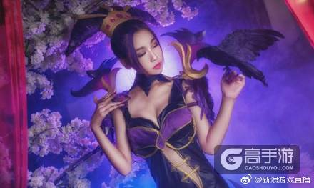 王者荣耀cos秀：女王驾到，还不快来接驾，不臣服就吸你的血！
