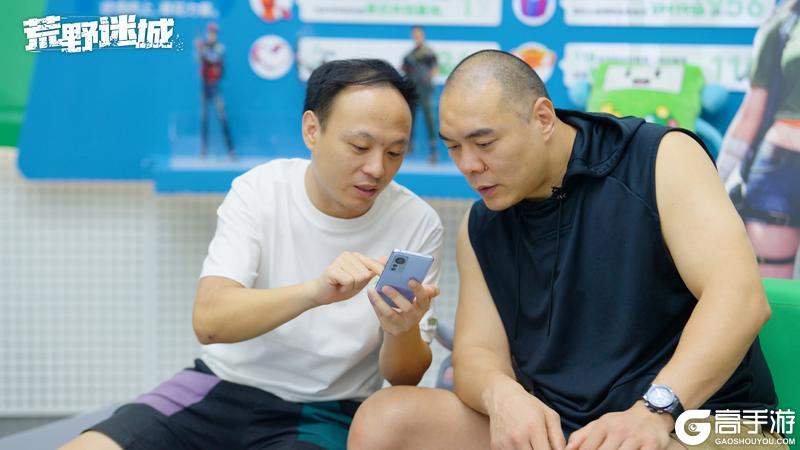 拳王张志磊到荒野迷城项目组 现场演示拳击动作