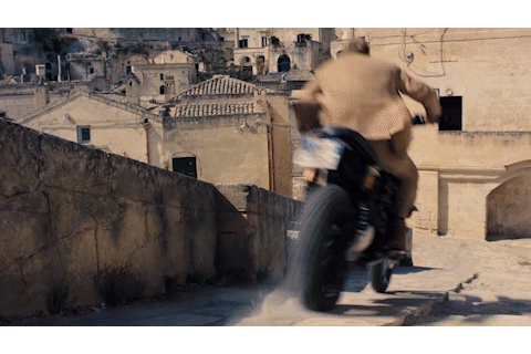 《黎明飞驰》邀好友送真车凯旋Scrambler开回家