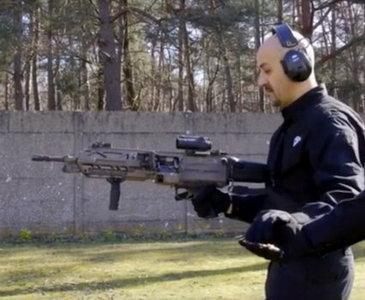 《暗区突围》暗区军武志丨青出于蓝胜于蓝——FN EVOLYS轻机枪