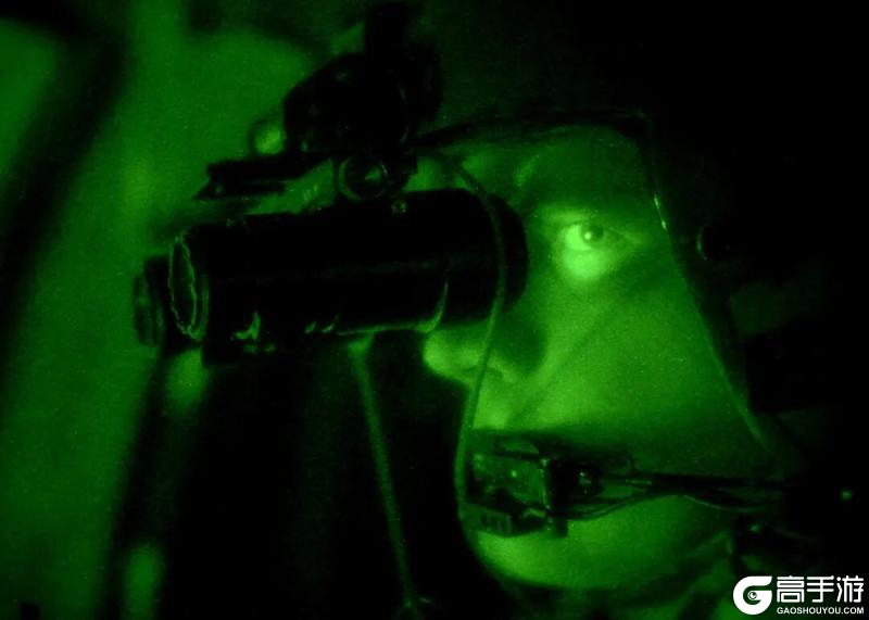 《暗区突围》暗区军武志丨征服黑夜的“眼睛”——夜视仪