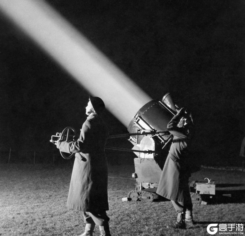 《暗区突围》暗区军武志丨征服黑夜的“眼睛”——夜视仪