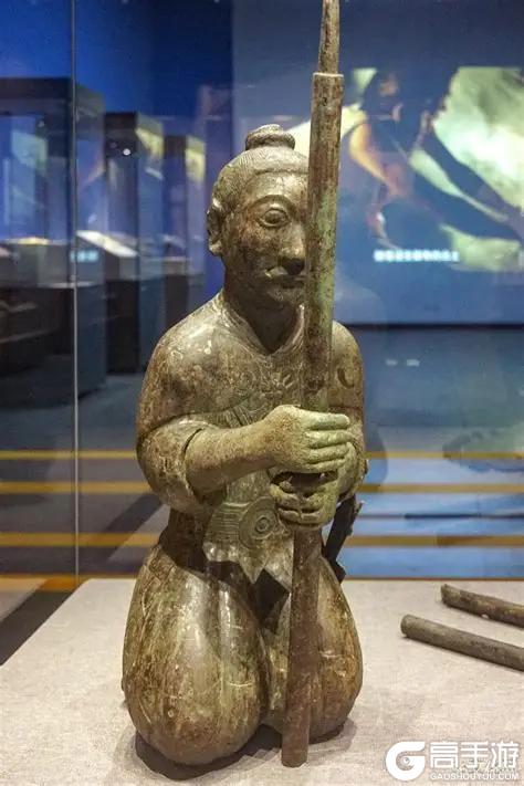 博物偃武丨跨越时空的执伞人：当文物成为你的城饰