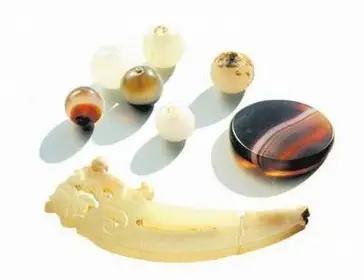 博物偃武丨曹操高陵出土，一枚玛瑙饼的乱世传奇